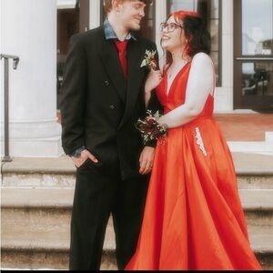 Size 6 Sheri hill dress with rhinestone pockets